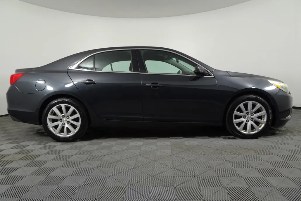 2015 Chevrolet Malibu 2LT photo 1