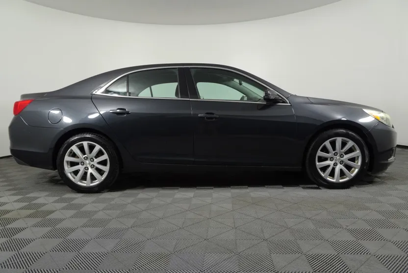 2015 Chevrolet Malibu 2LT photo 1