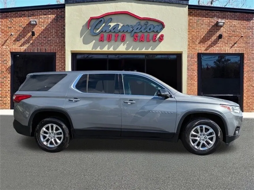 2019 Chevrolet Traverse LS photo 1