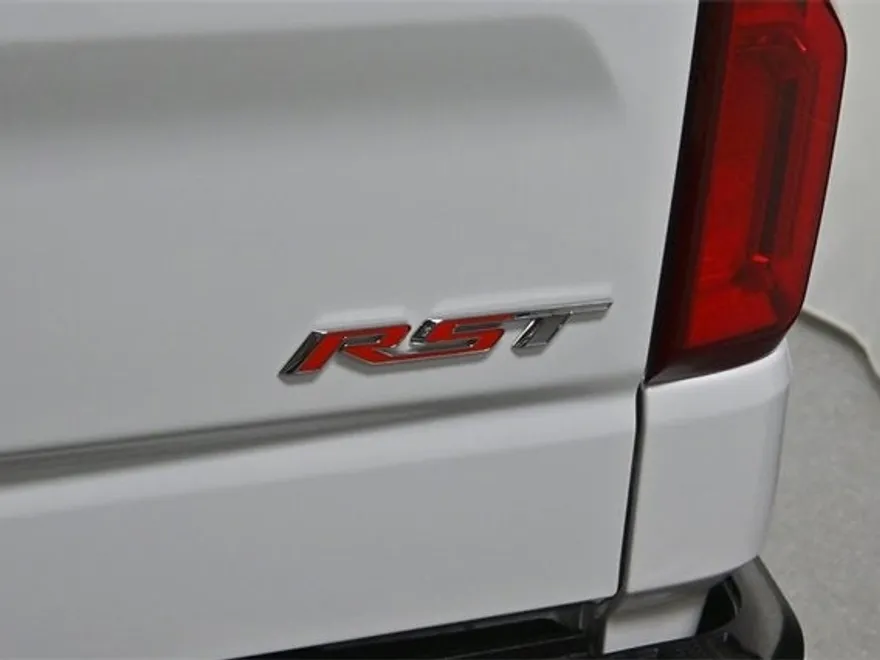 2023 Chevrolet Silverado 1500 RST photo 2