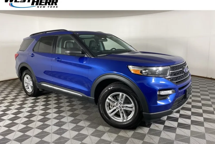 2022 Ford Explorer XLT photo 1