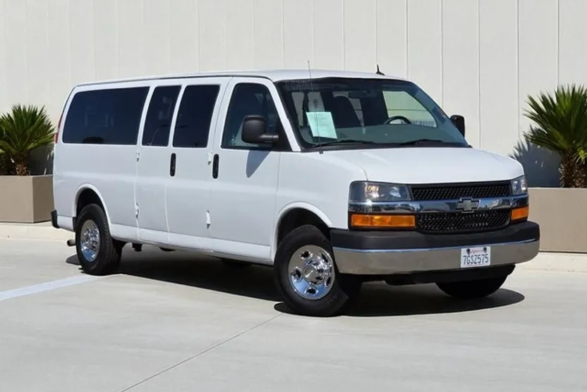2015 Chevrolet Express 3500 LT Passenger Van photo 1