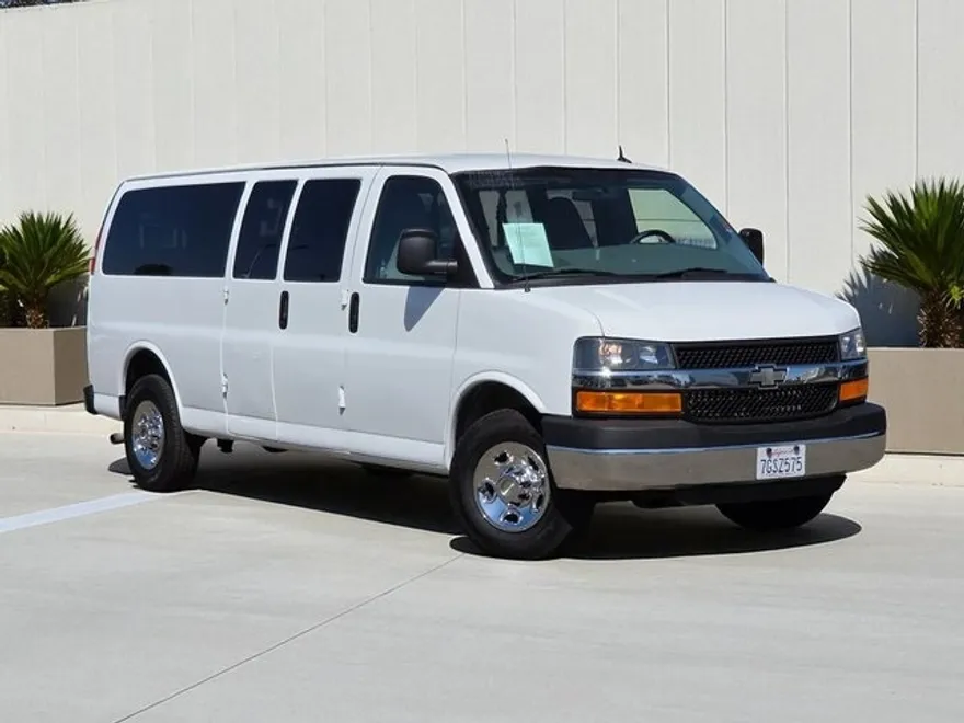 2015 Chevrolet Express 3500 LT Passenger Van photo 1