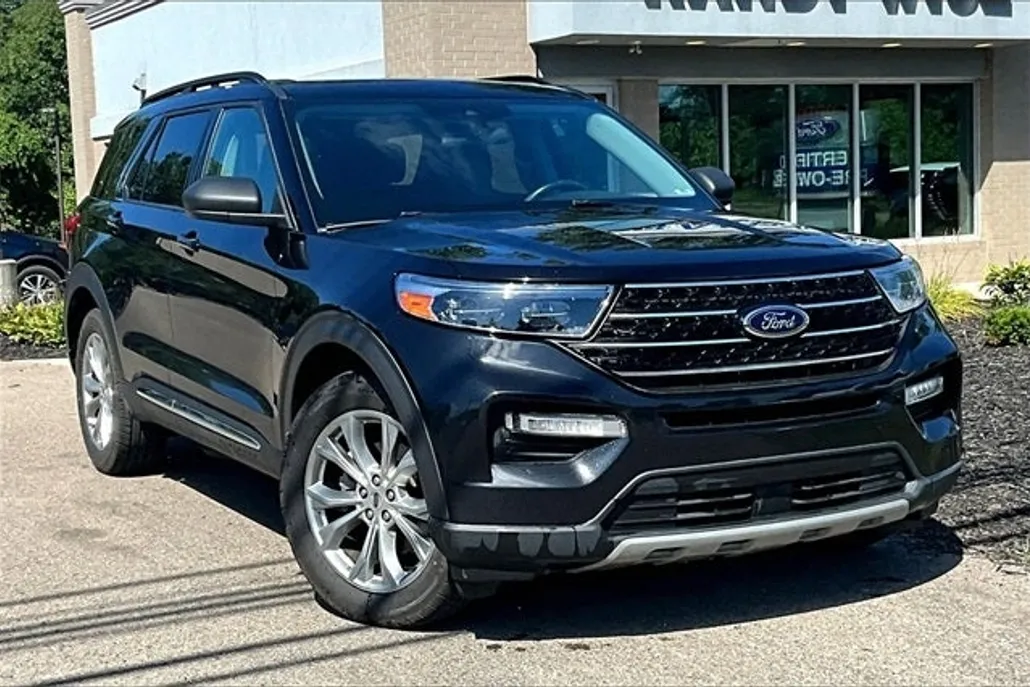 2020 Ford Explorer XLT photo 1