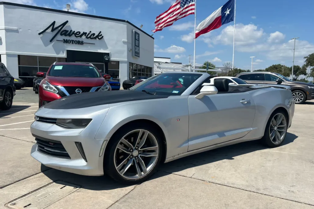 2017 Chevrolet Camaro 1LT photo 1