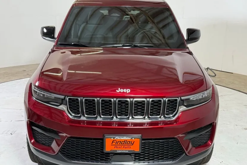 2025 Jeep Grand Cherokee Laredo Altitude photo 1