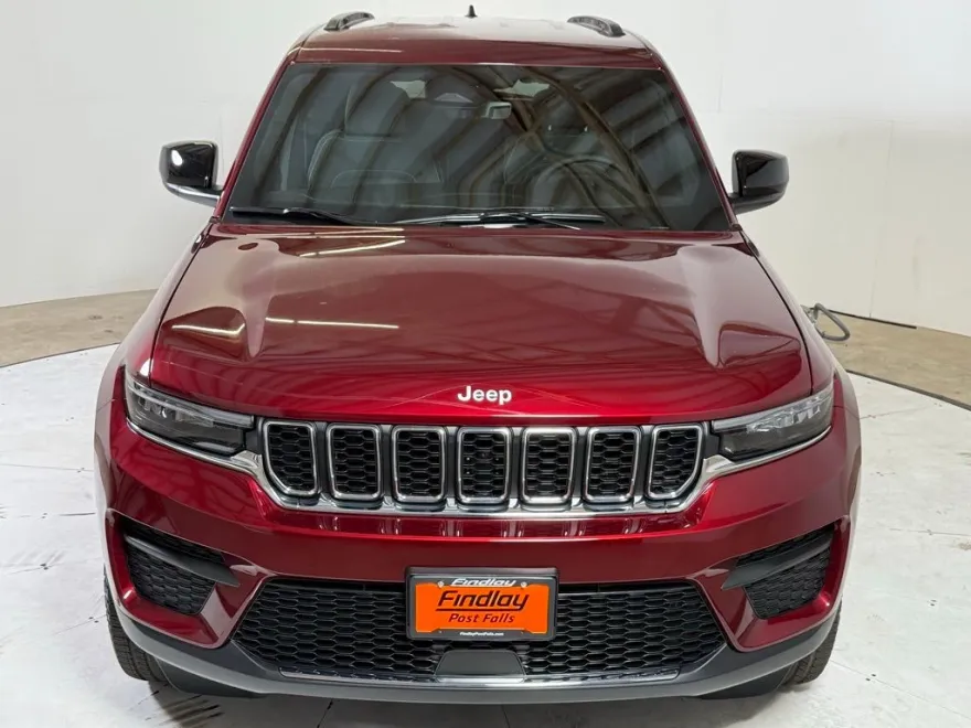 2025 Jeep Grand Cherokee Laredo Altitude photo 1