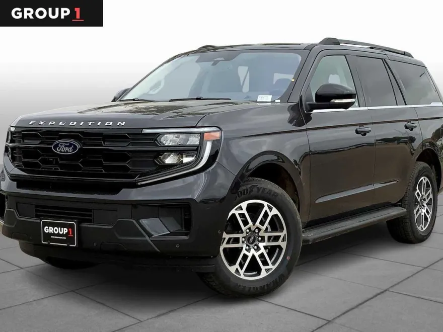 2025 Ford Expedition photo 1