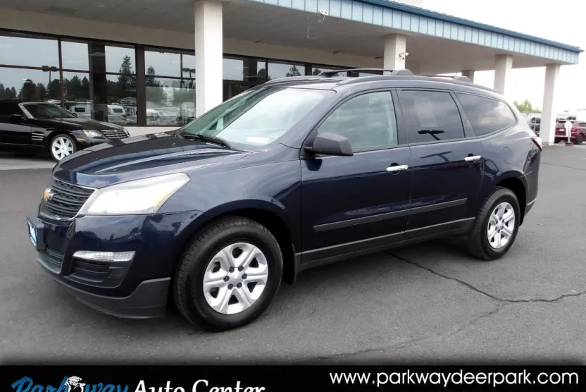 2016 Chevrolet Traverse LS photo 1