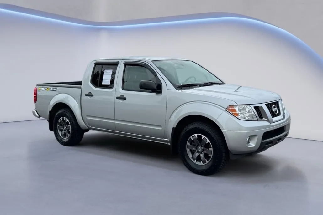 2019 Nissan Frontier Crew Cab Desert Runner photo 1
