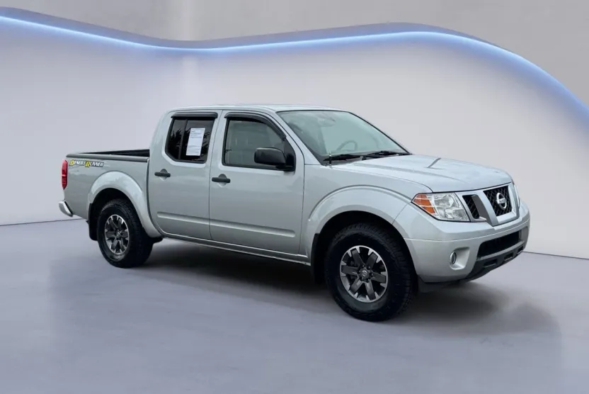 2019 Nissan Frontier Crew Cab Desert Runner photo 1