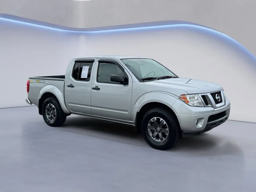 2019 Nissan Frontier Crew Cab Desert Runner photo 1