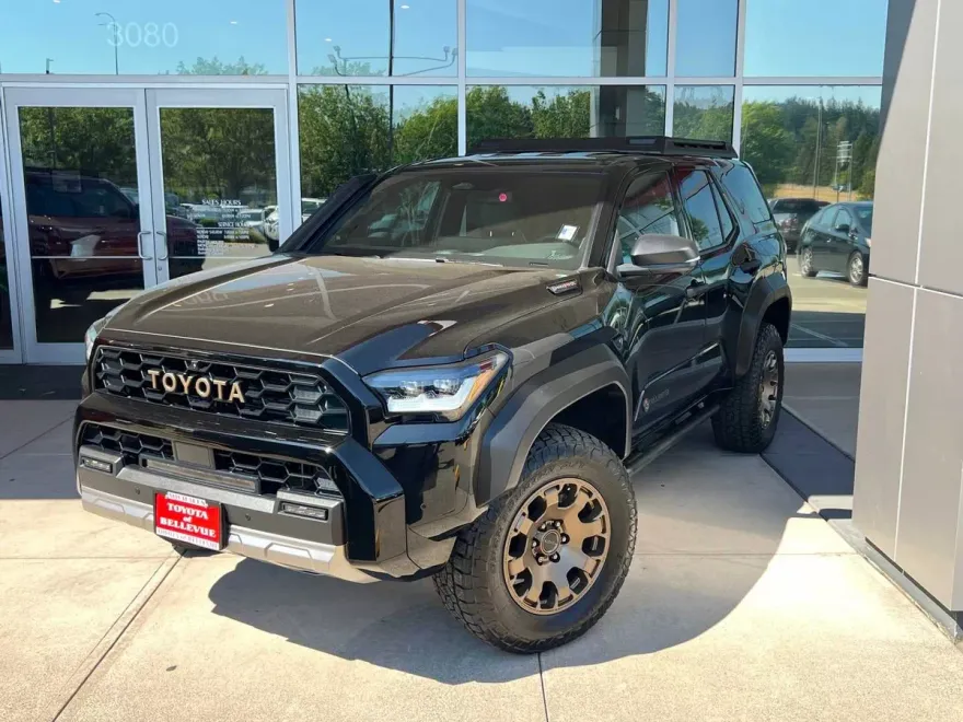2025 Toyota 4Runner photo 1