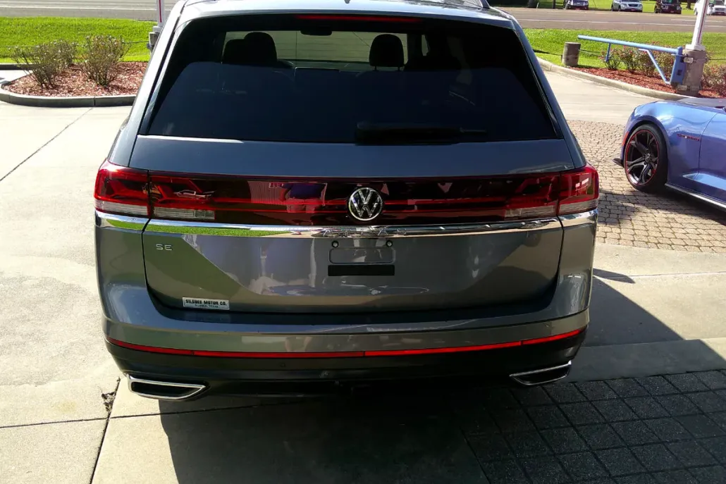 2024 Volkswagen Atlas SE Technology photo 1