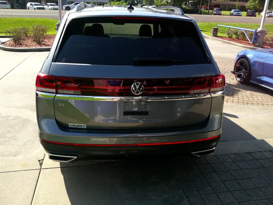 2024 Volkswagen Atlas SE Technology photo 1