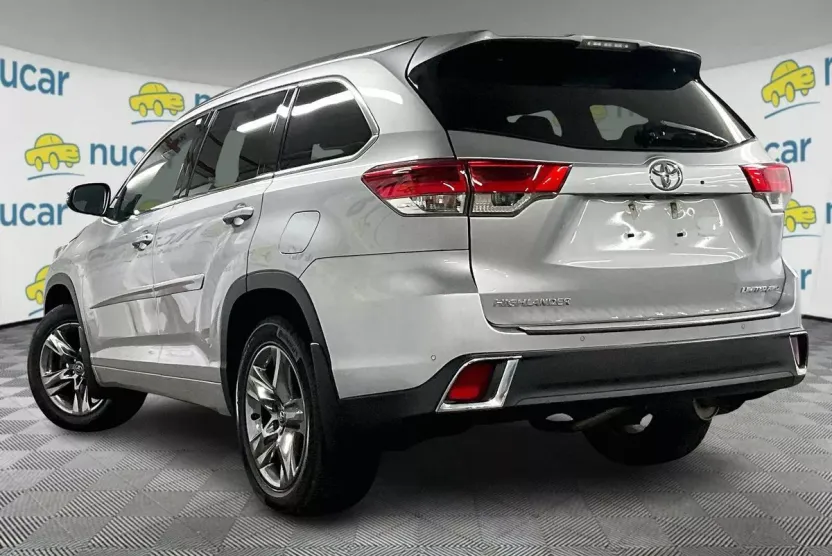 2019 Toyota Highlander Limited Platinum photo 1