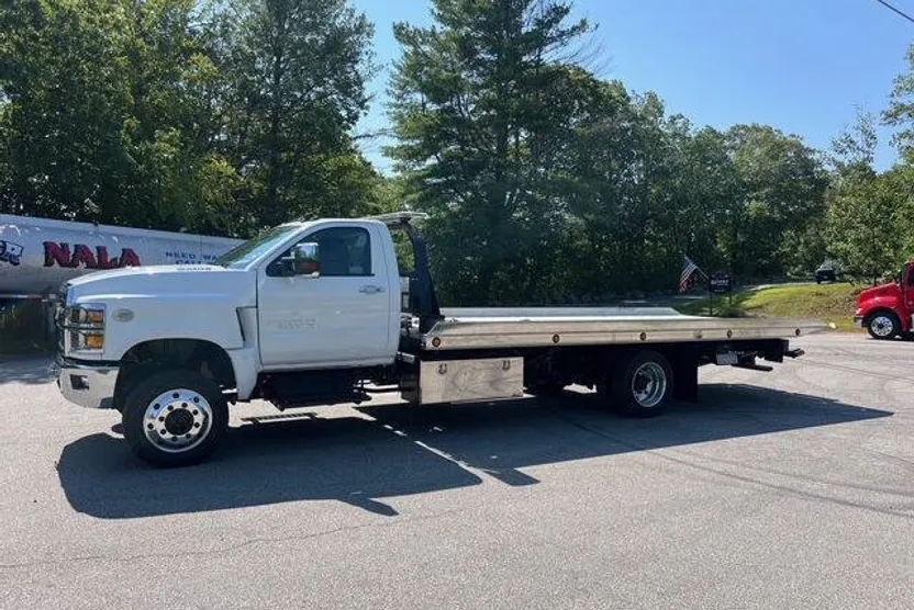 2022 Chevrolet Silverado 5500HD photo 1