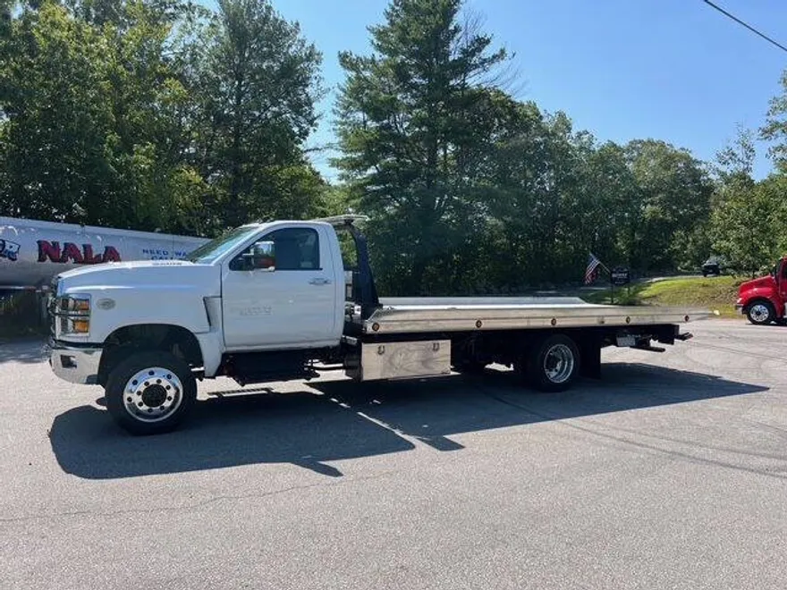 2022 Chevrolet Silverado 5500HD photo 1