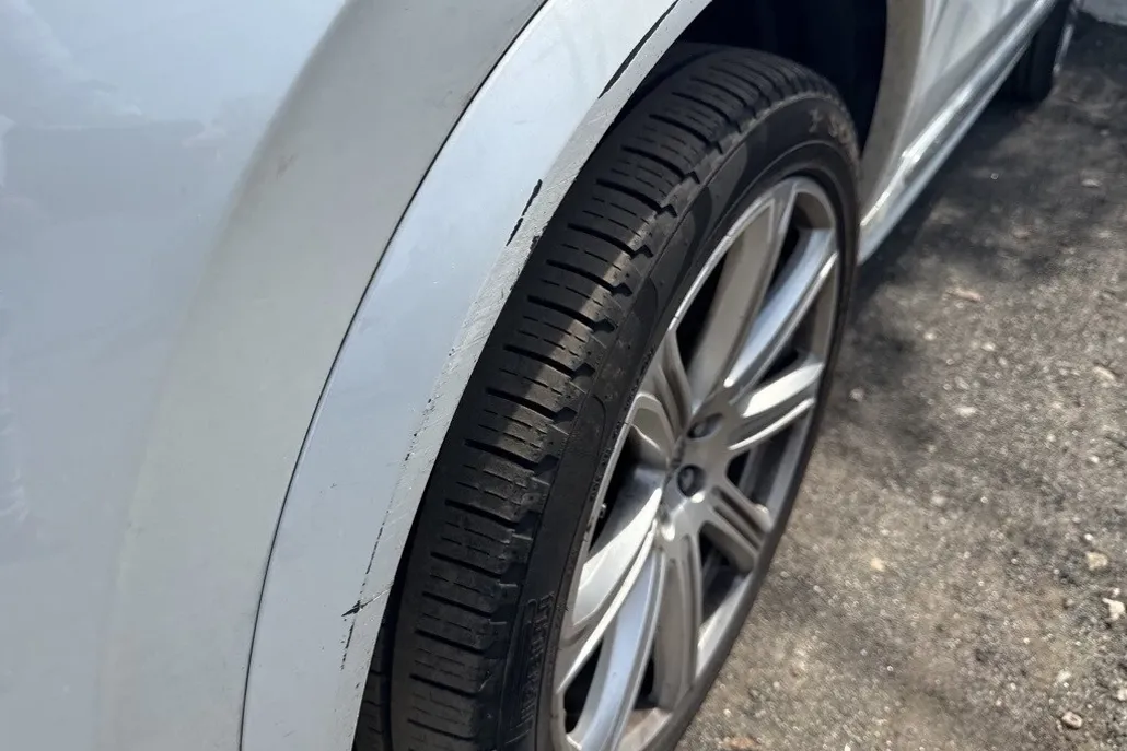 2025 Volvo XC60 T8 Plus photo 1