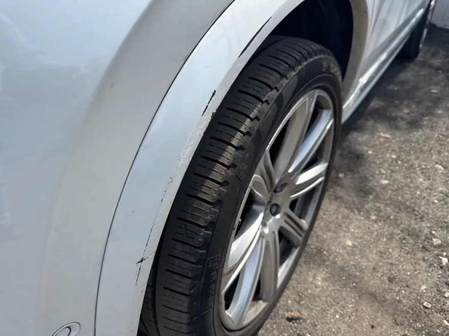 2025 Volvo XC60 T8 Plus photo 1