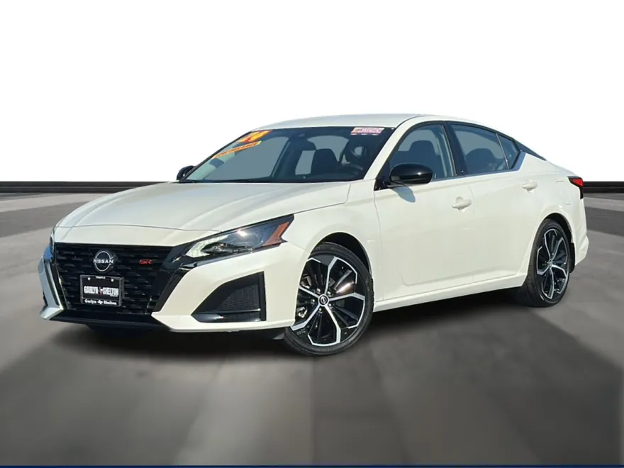2024 Nissan Altima SR photo 1
