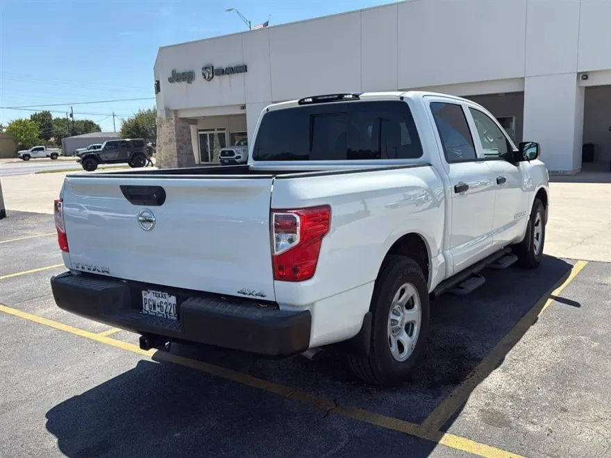 2021 Nissan Titan S photo 1