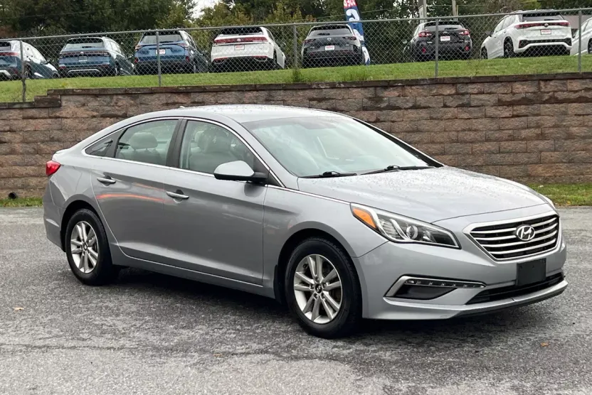 2015 Hyundai Sonata SE photo 1