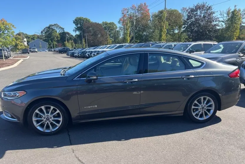 2017 Ford Fusion Hybrid SE photo 1