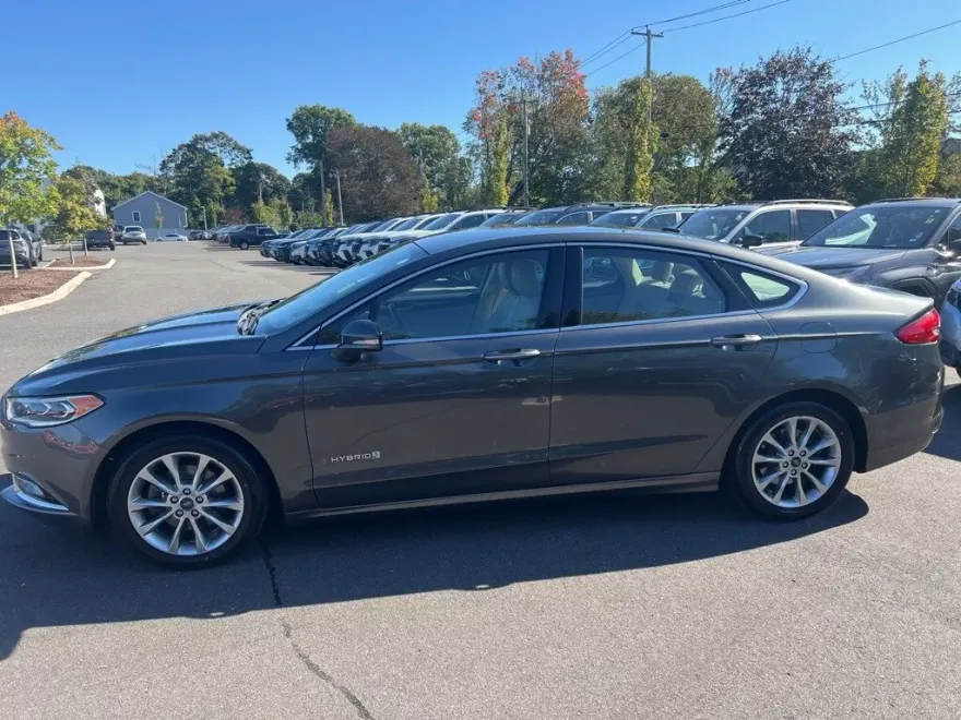 2017 Ford Fusion Hybrid SE photo 1