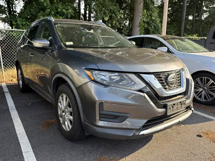 2020 Nissan Rogue SV photo 1