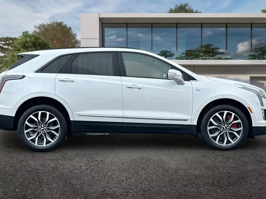 2025 Cadillac XT5 Sport photo 1