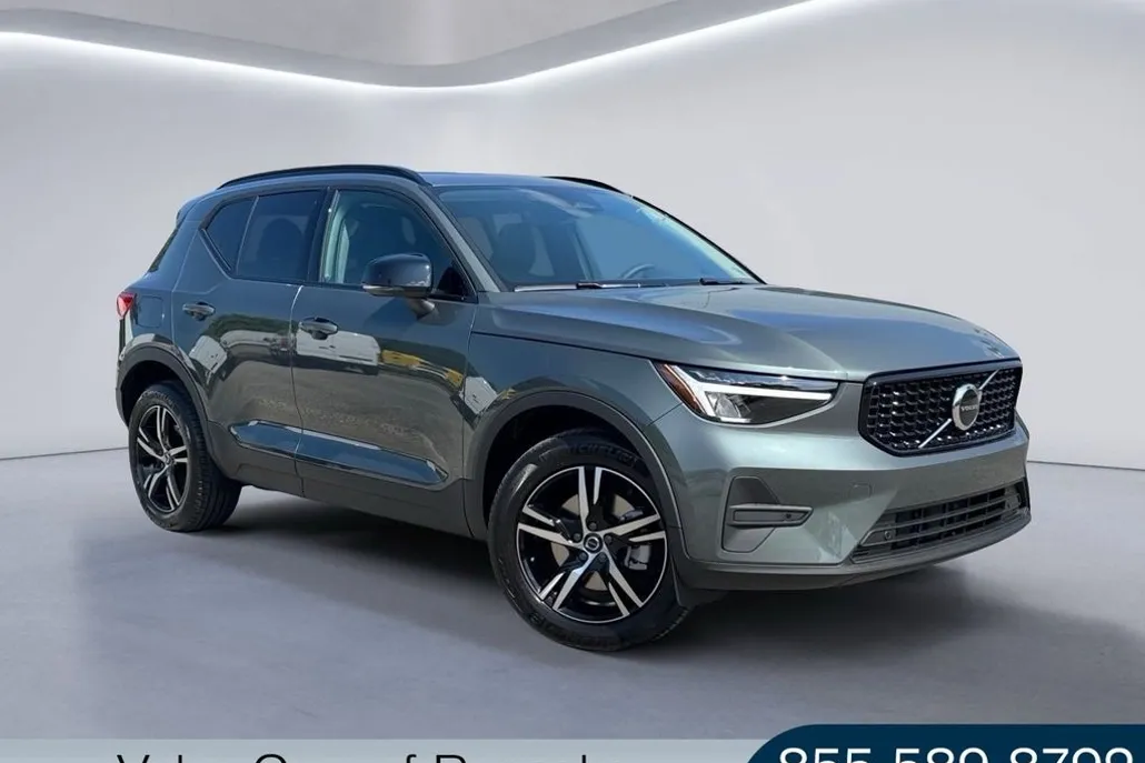 2026 Volvo XC40 Core photo 1