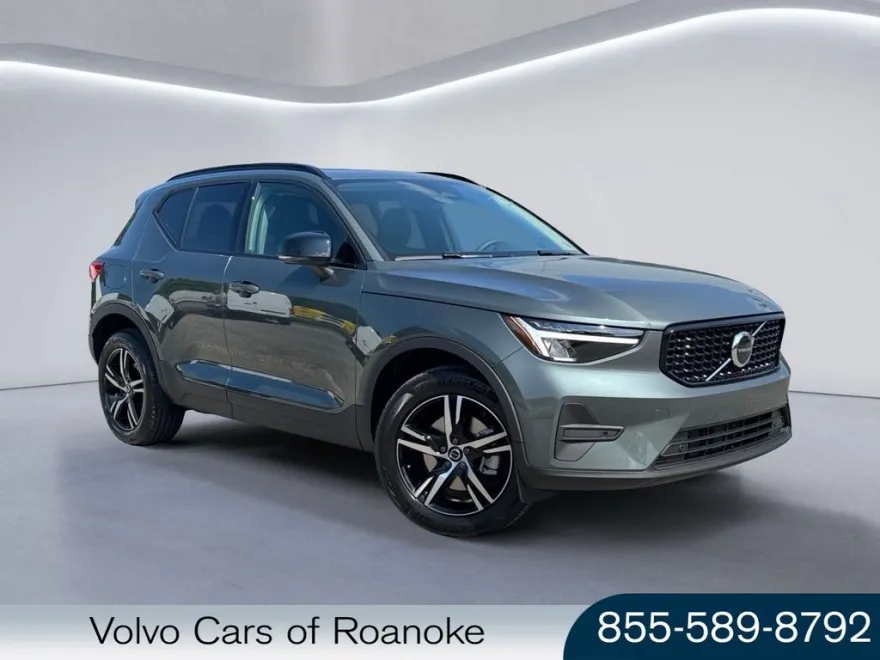 2026 Volvo XC40 Core photo 1