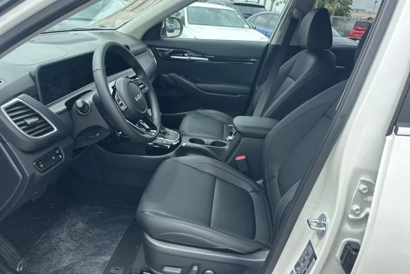 2025 Kia Seltos EX photo 1