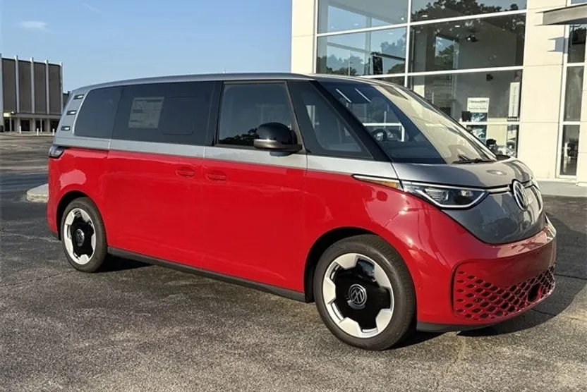 2025 Volkswagen ID. Buzz Pro Plus photo 1