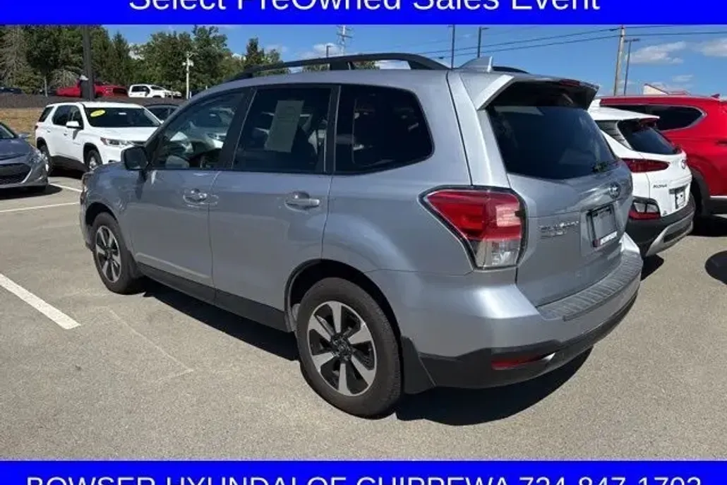 2017 Subaru Forester 2.5i Premium photo 1