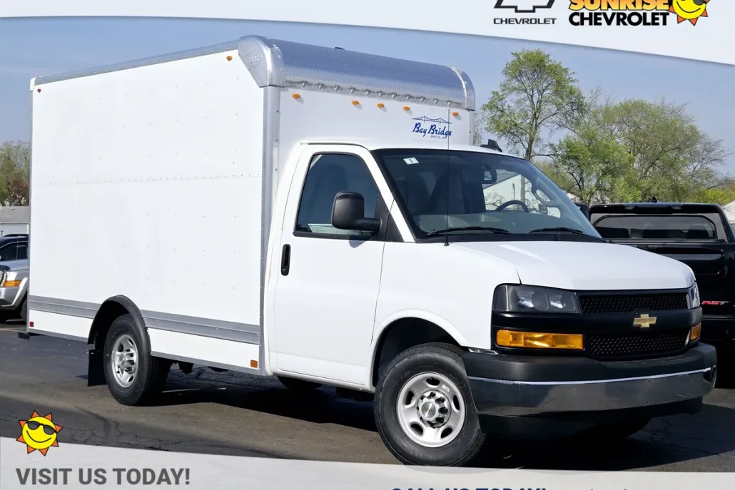 2025 Chevrolet Express Cutaway 3500 photo 1