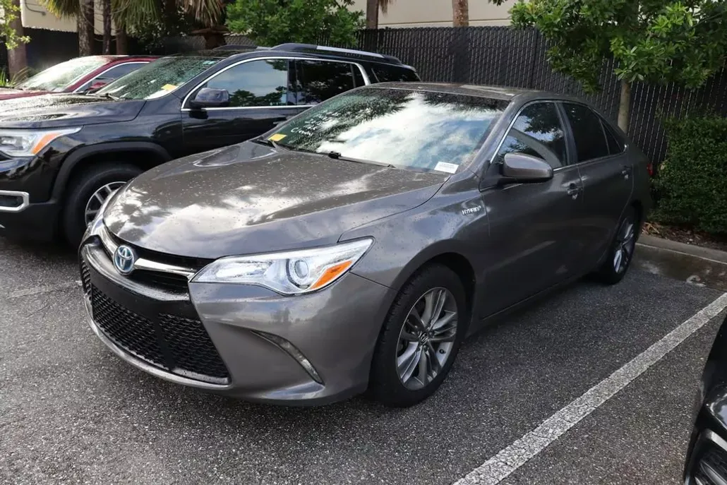 2015 Toyota Camry Hybrid SE photo 1