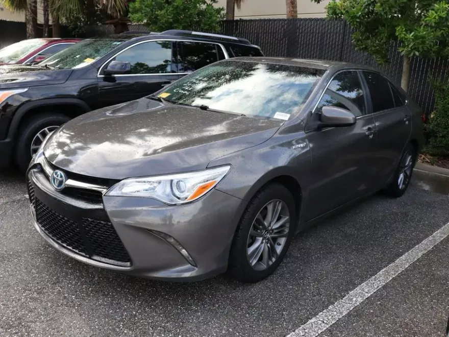 2015 Toyota Camry Hybrid SE photo 1