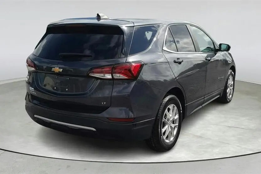 2023 Chevrolet Equinox LT photo 1