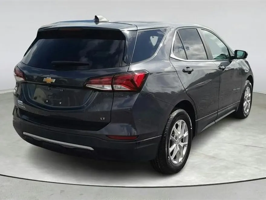 2023 Chevrolet Equinox LT photo 1