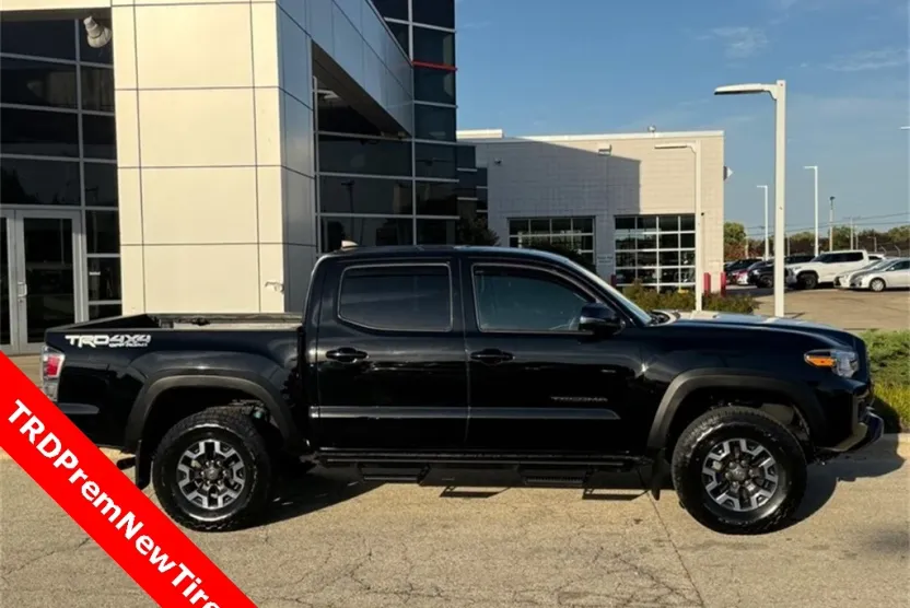 2023 Toyota Tacoma TRD Off-Road photo 1