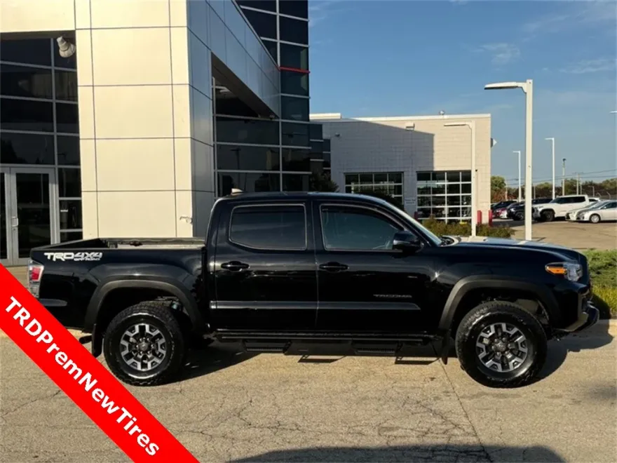 2023 Toyota Tacoma TRD Off-Road photo 1