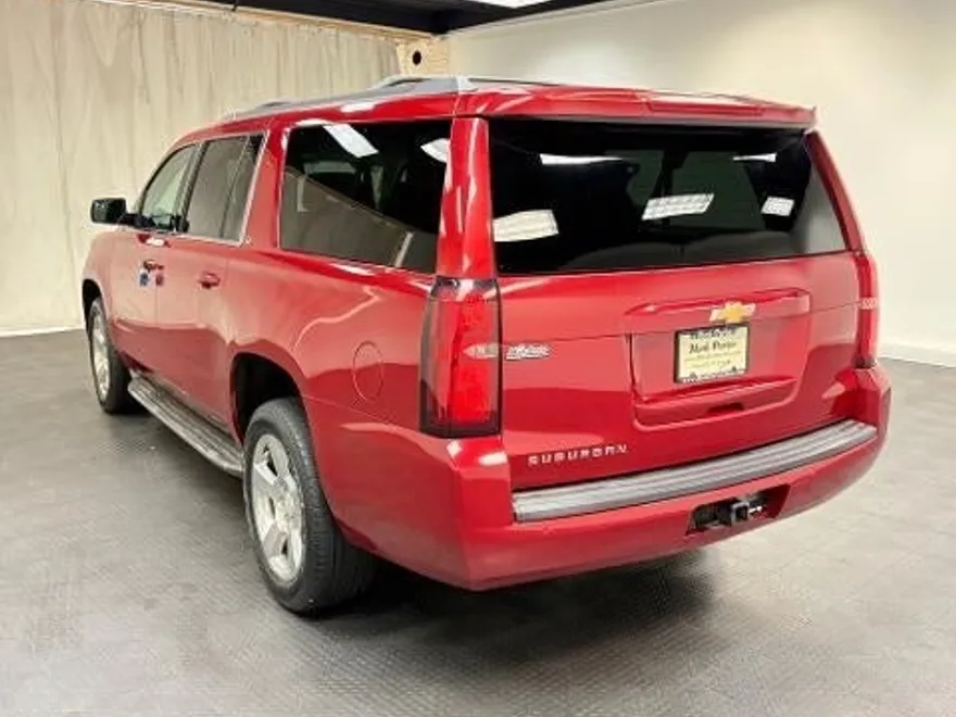 2015 Chevrolet Suburban LT photo 1