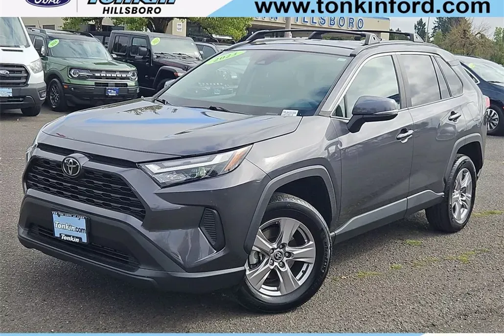 2023 Toyota RAV4 XLE photo 1