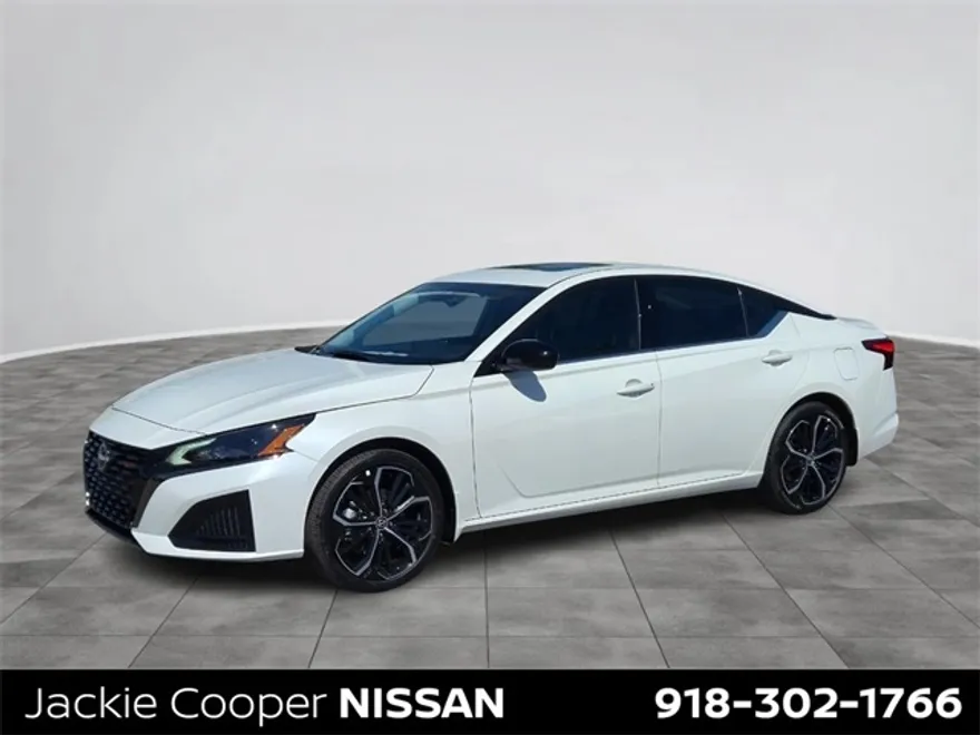2025 Nissan Altima 2.5 SR photo 1