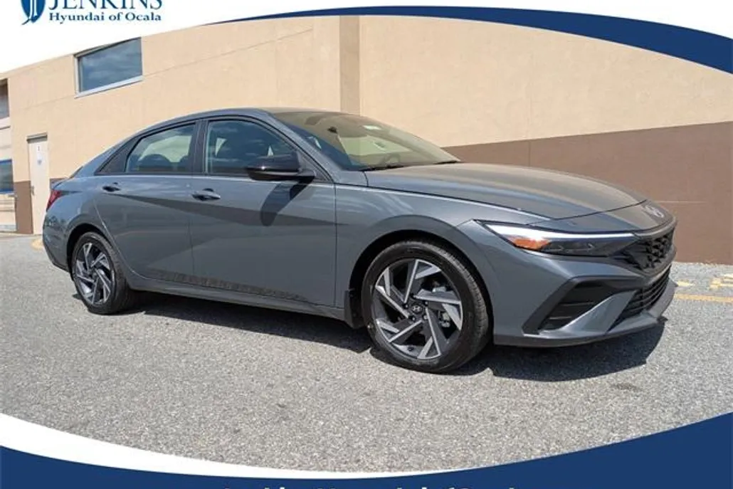 2025 Hyundai Elantra SEL Sport photo 1
