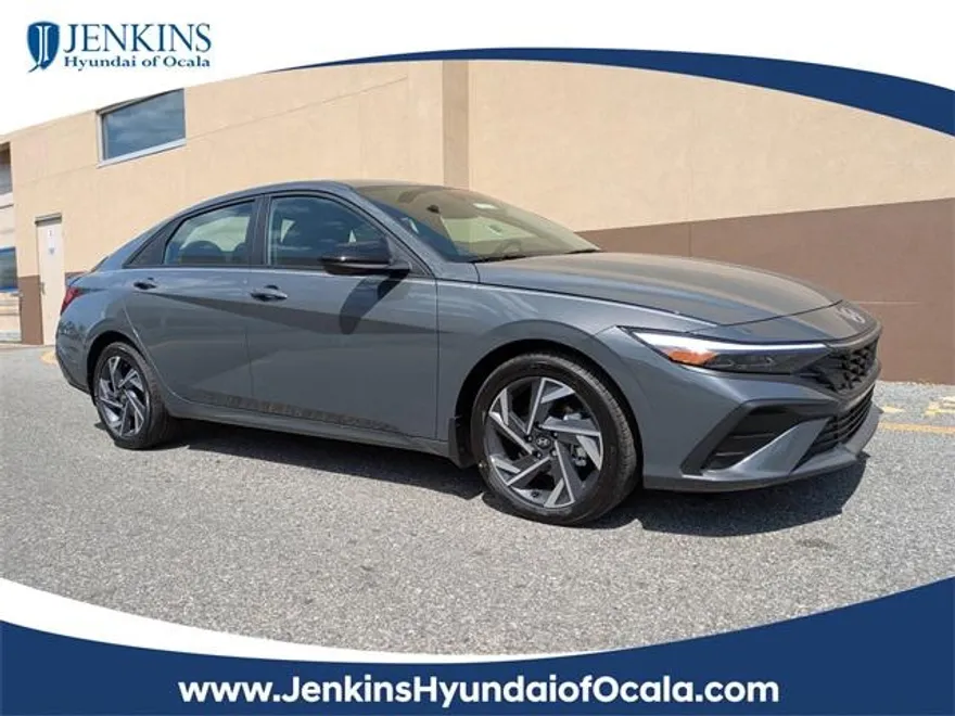 2025 Hyundai Elantra SEL Sport photo 1