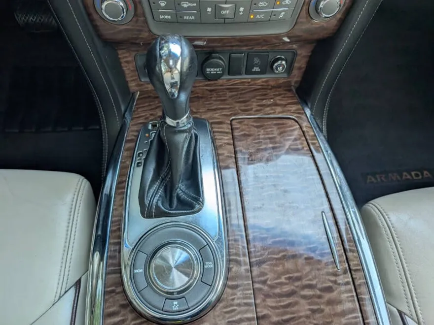 2017 Nissan Armada Platinum photo 1