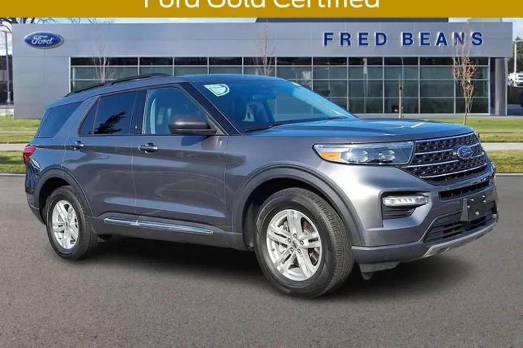 2022 Ford Explorer XLT photo 1
